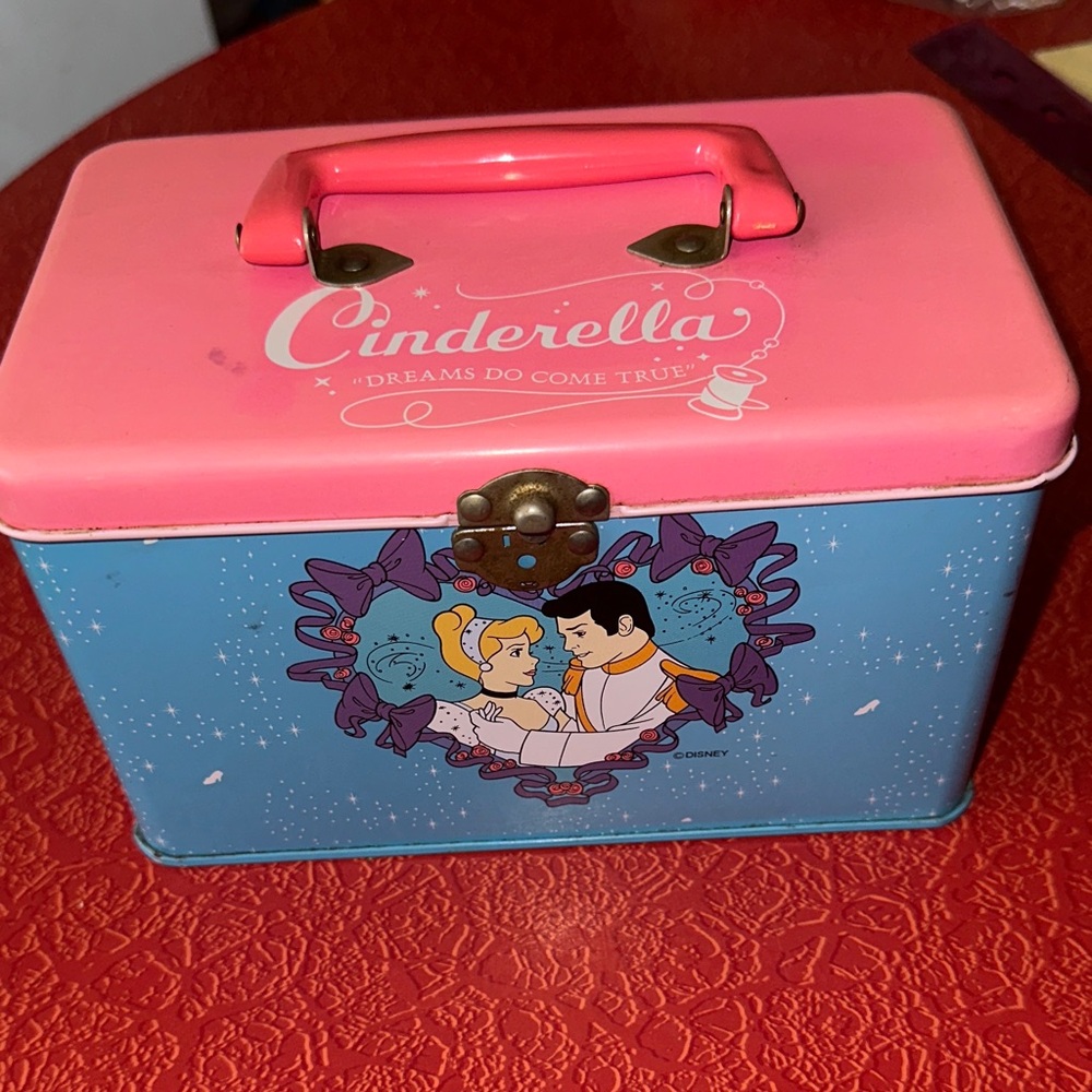 Cinderella vintage Disney store  Metal tin box - hinges & lock not functional